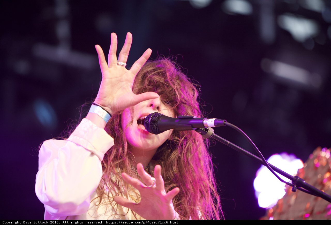 Victoria Legrand electrifies Coachella crowd with solo performance