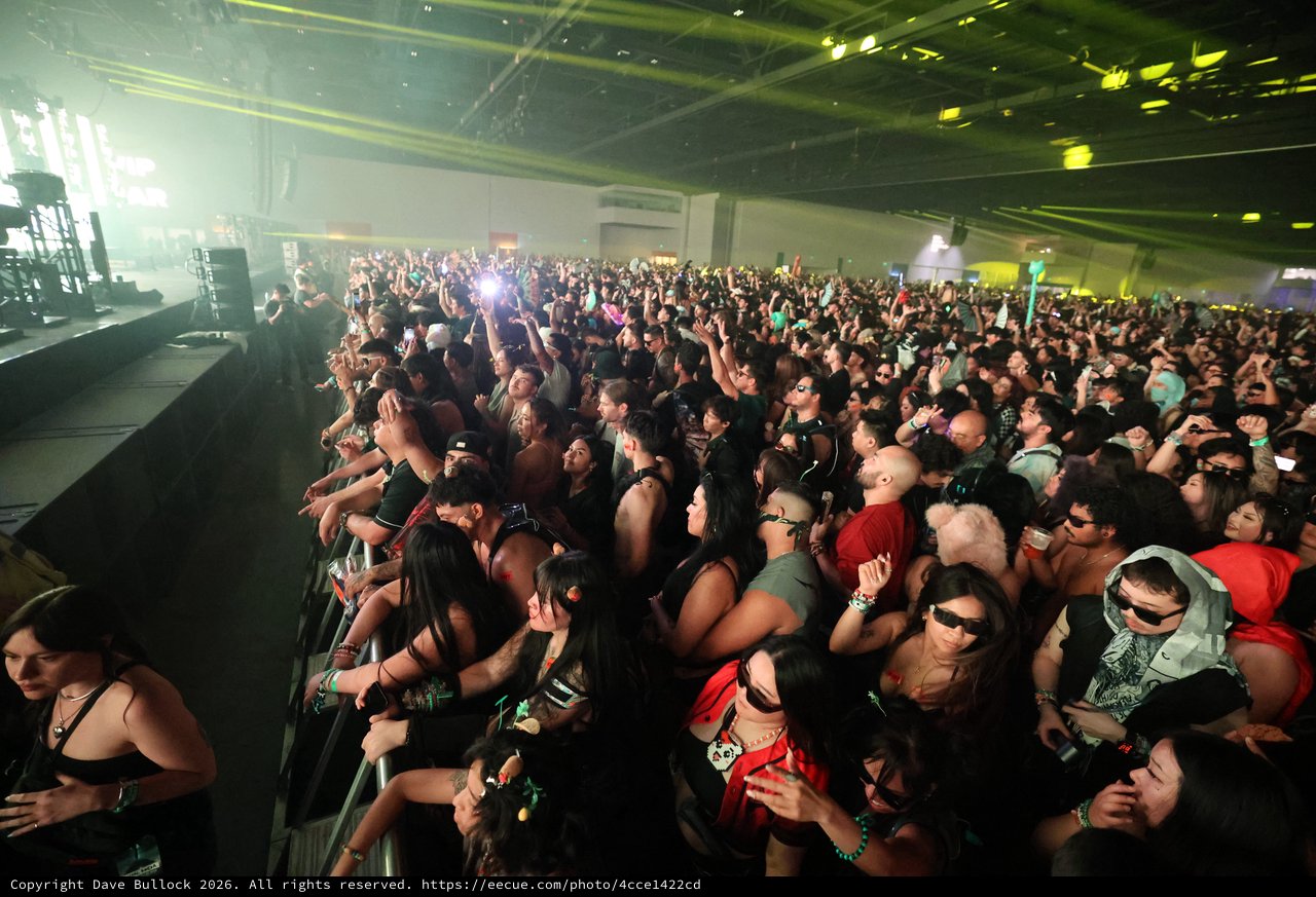 Massive Indoor Crowd Surges at Wobbleland 2026