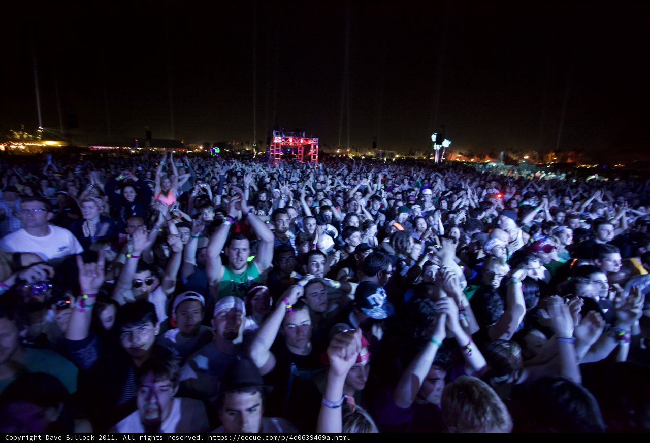 Coachella Crowd Goes Wild for Performances (Coachella 2011)