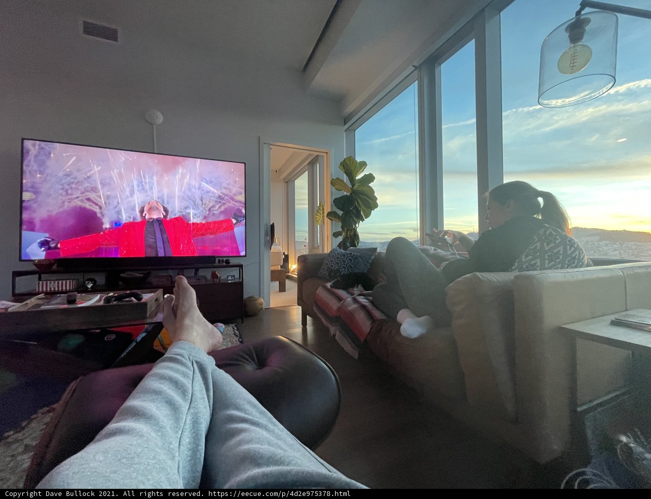 Cozy Living Room Entertainment