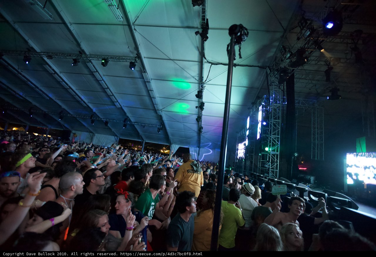 Green Lights Overwhelm the Coachella Crowd