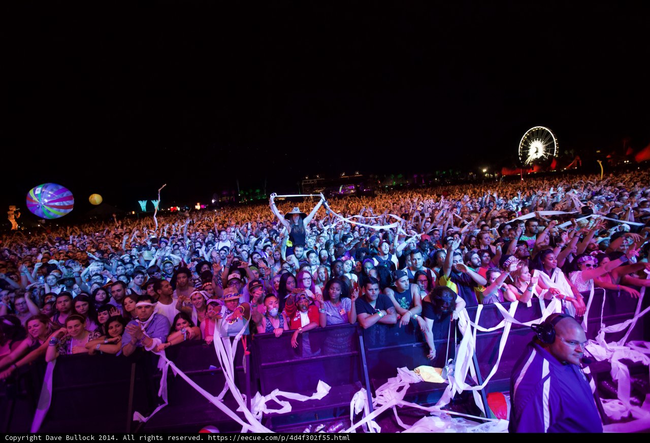 White Ribbon Crowd