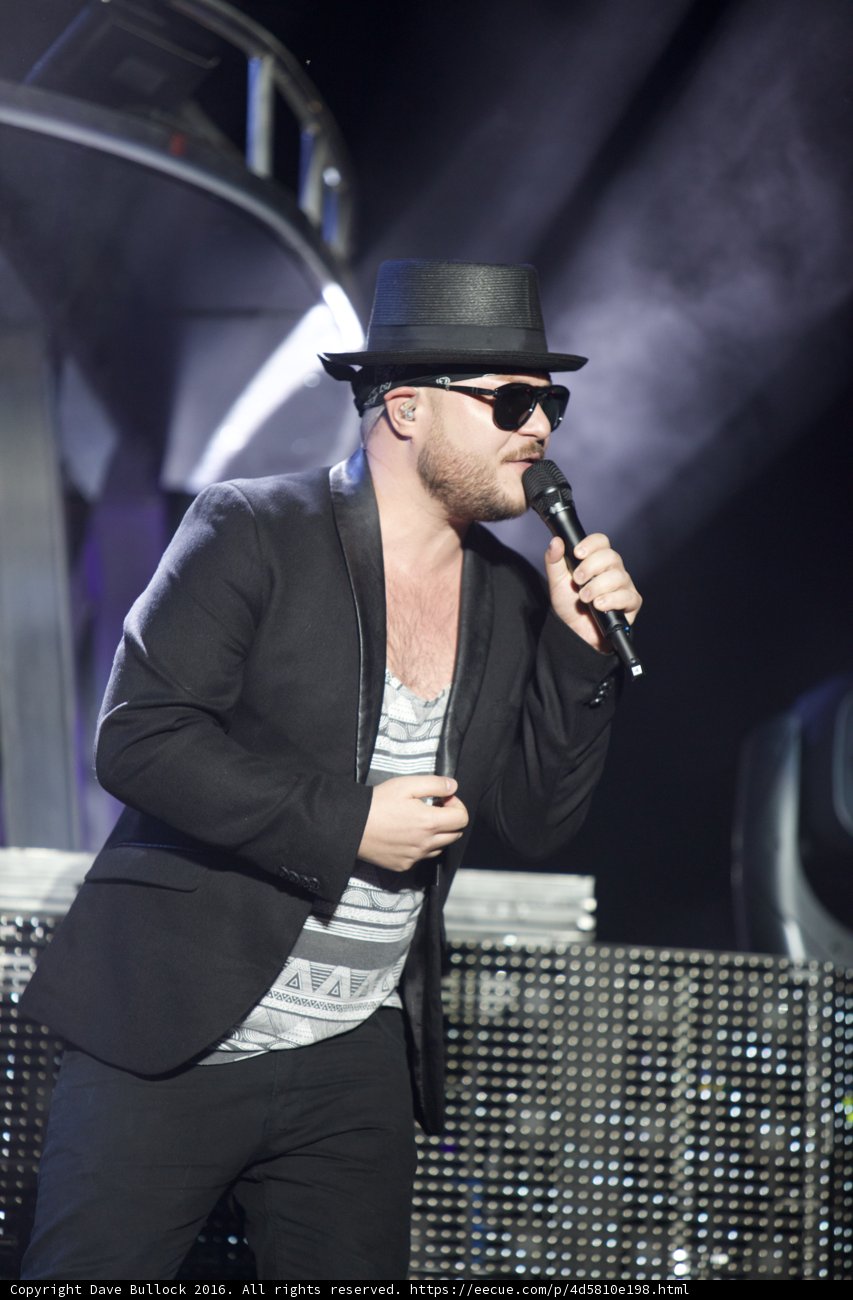 Solo Performance in the Desert Sun