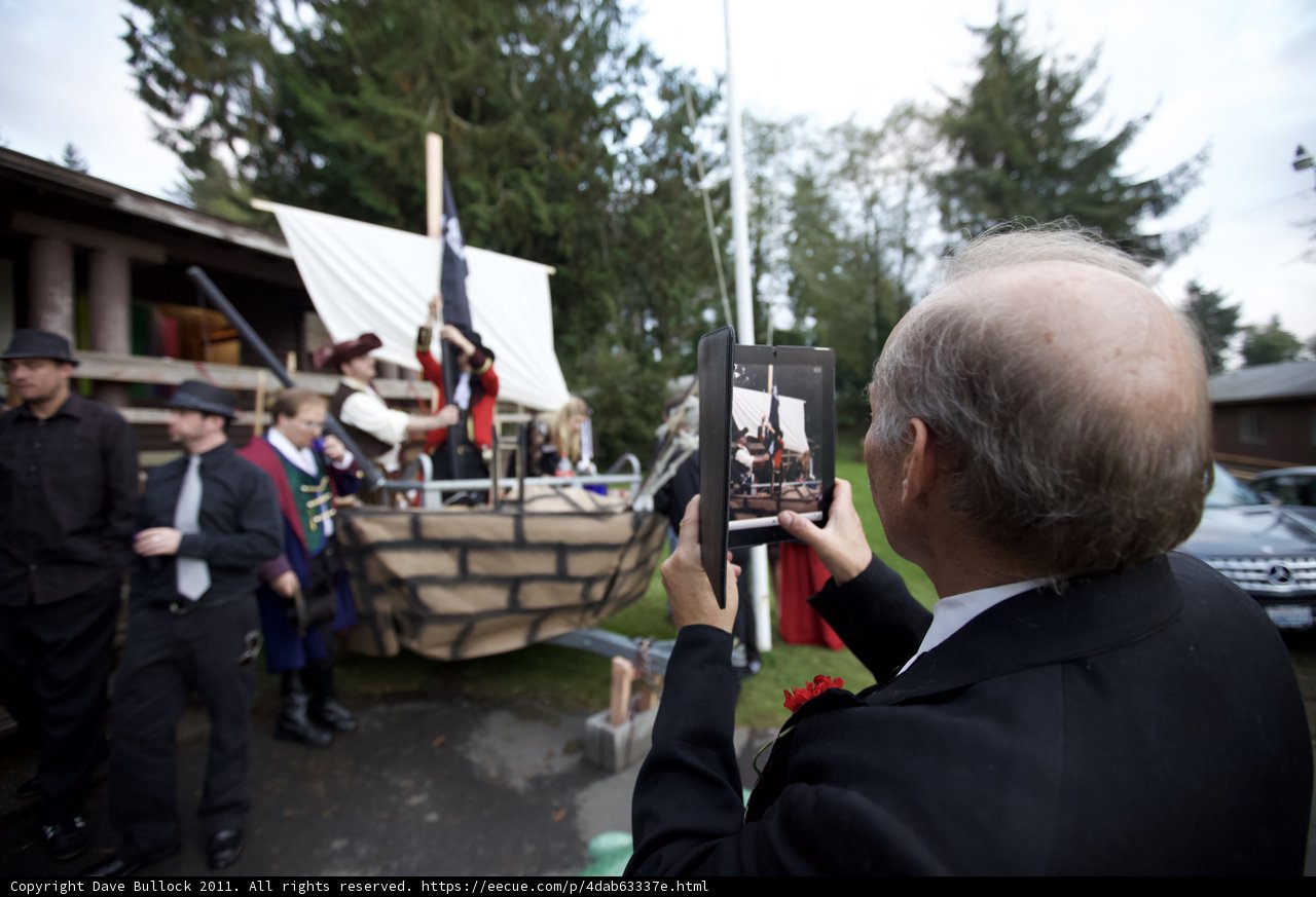 Wedding Photographer Captures Boat in the Bay