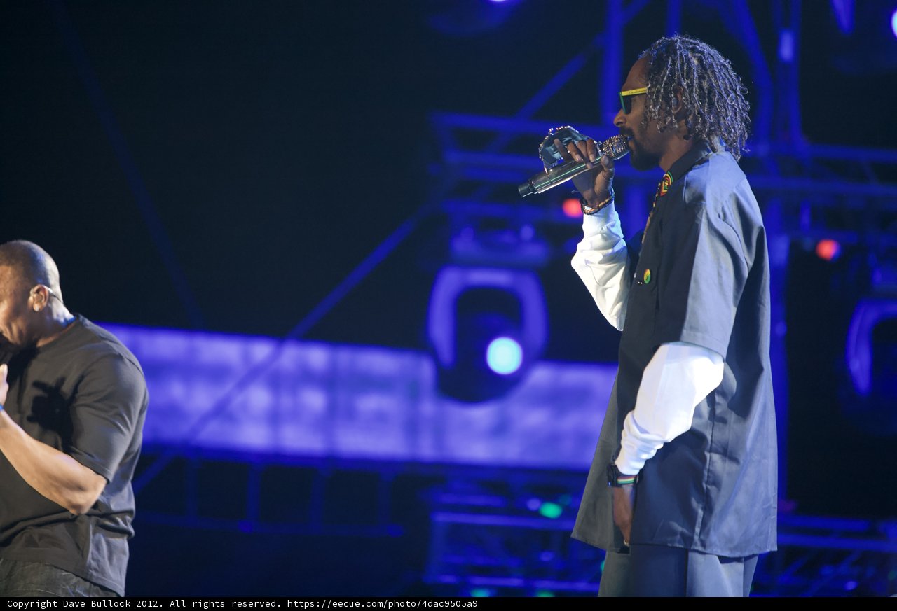 Dual Performance by Two Vocalists