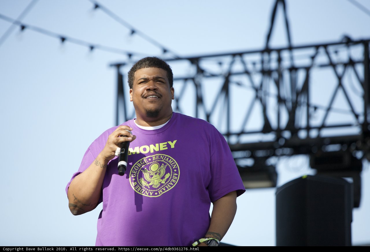 Purple Shirt Performer Takes Coachella By Storm