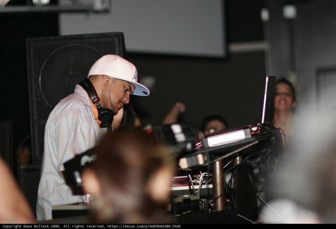Craze Rocking the White Cap