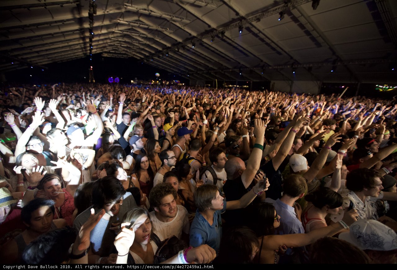 Coachella Crowd Goes Wild!
