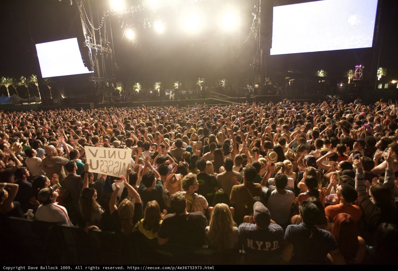 A Sea of Sign-Waving Fans at Coachella 2009