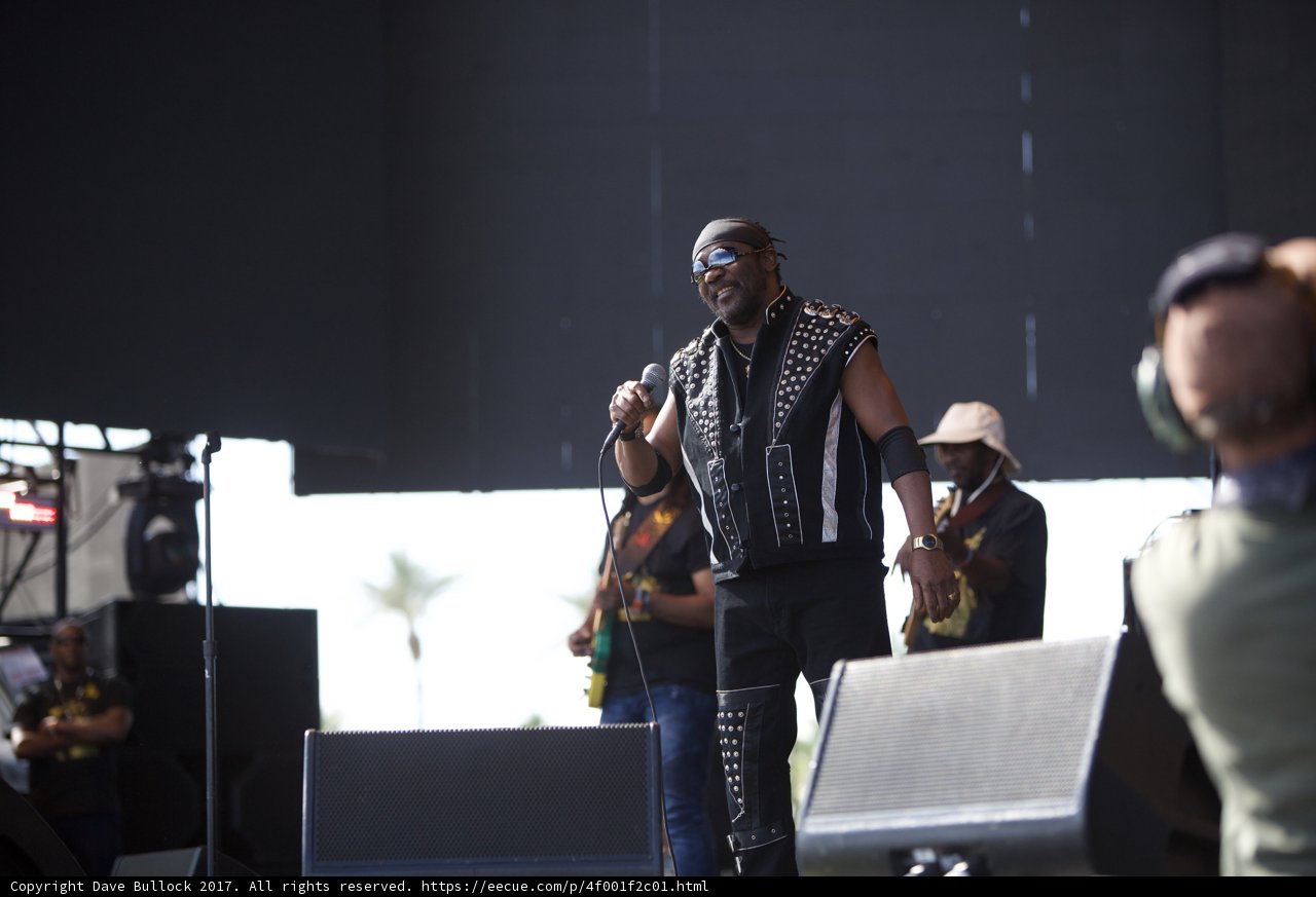 Crowd-pumping performance