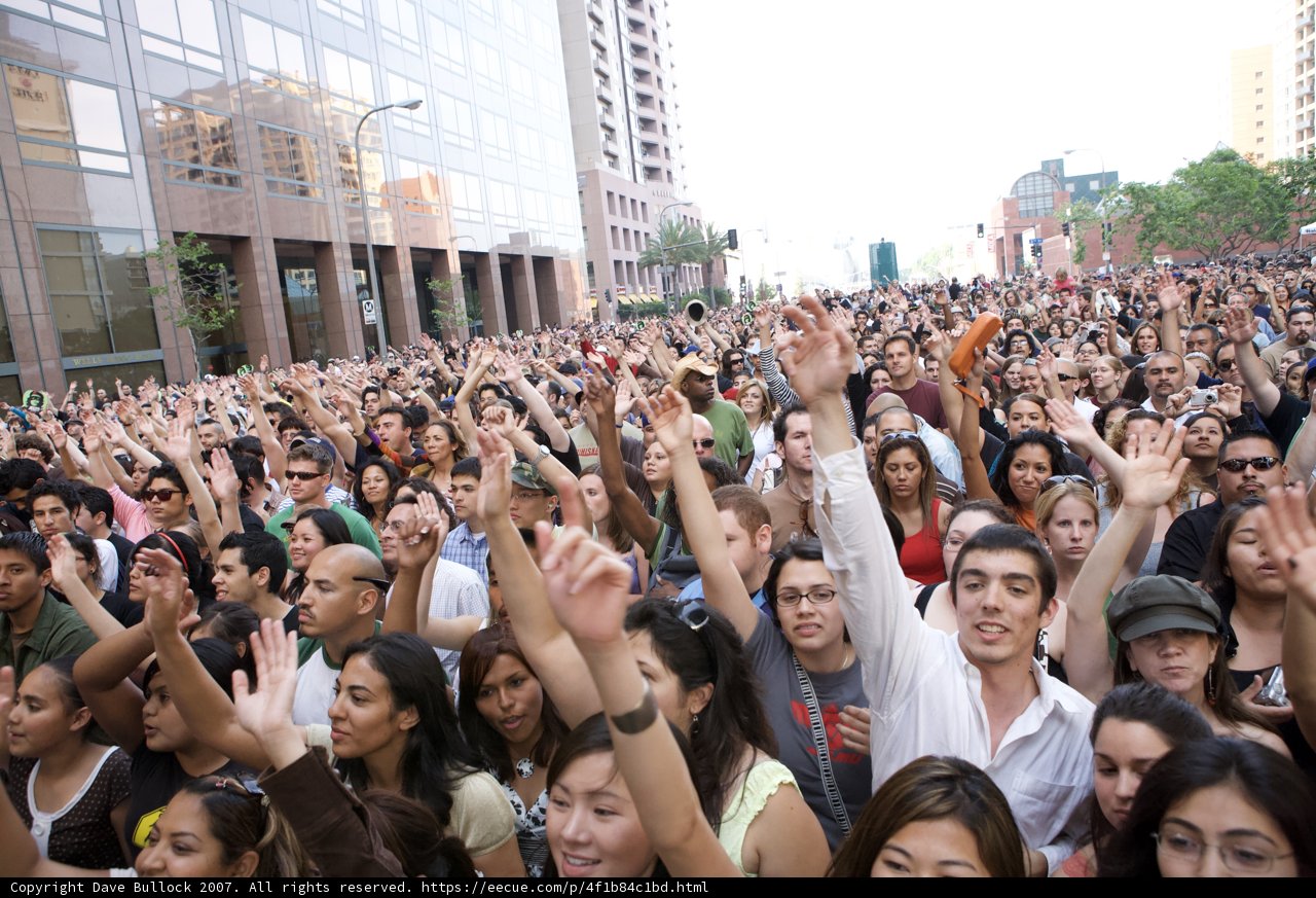 Hands Up in the City