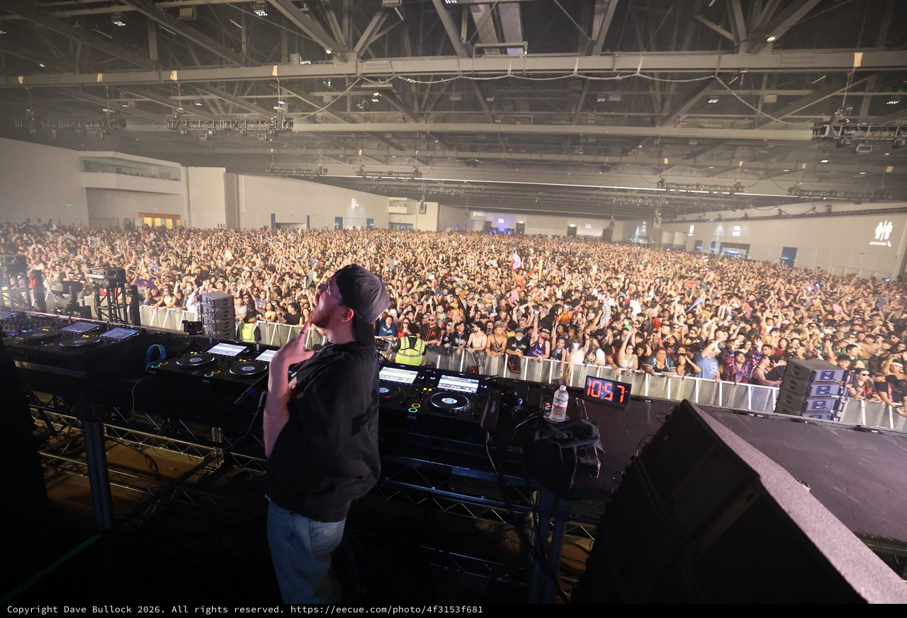 DJ Commands Massive Indoor Crowd at Wobbleland 2026