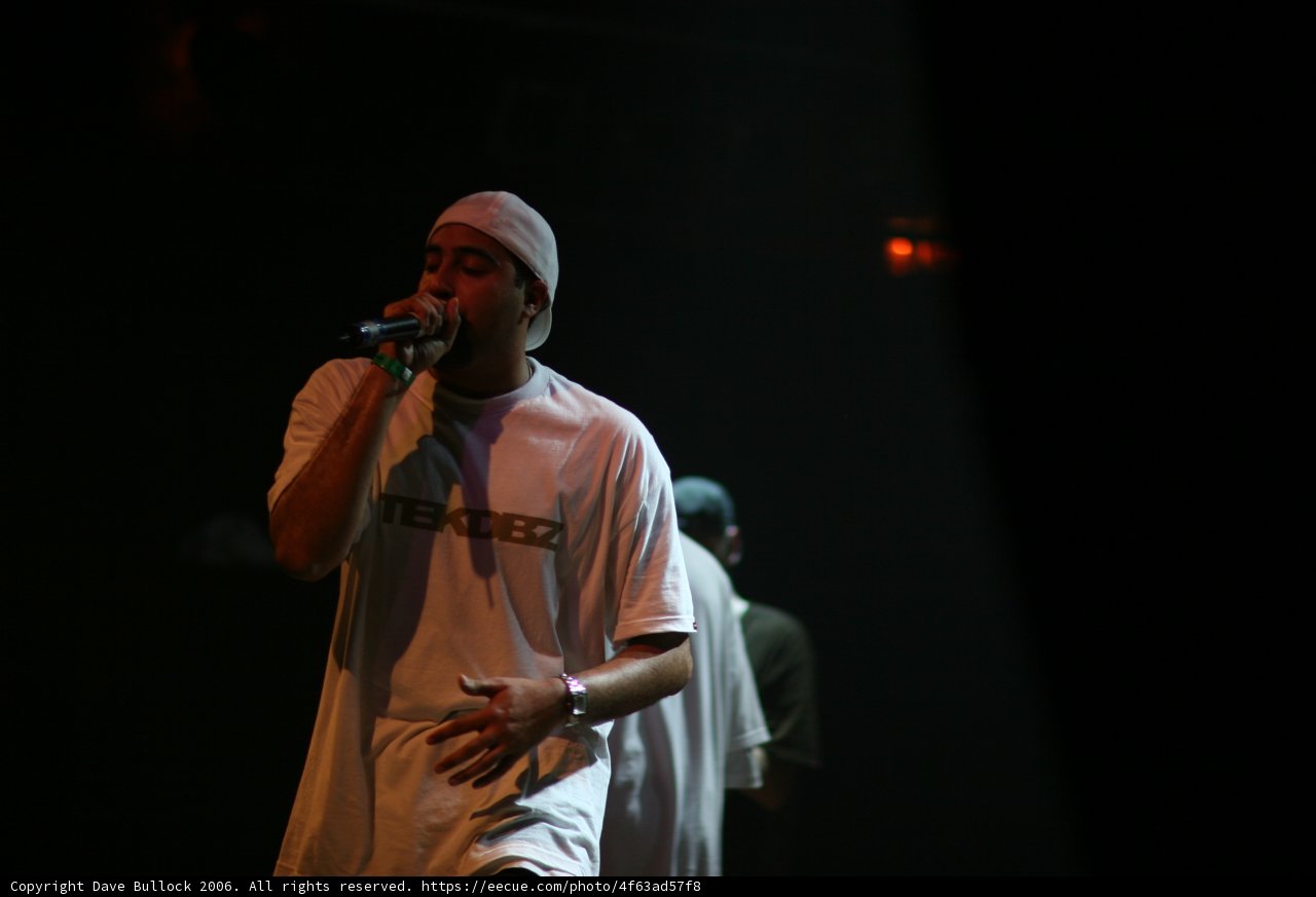 Entertainer Lights Up the Stage
