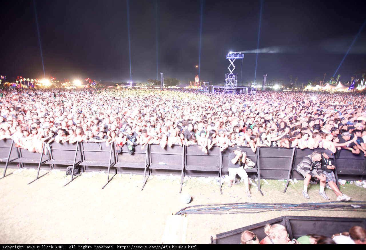 Coachella 2009: Music and Energy Under the Night Sky