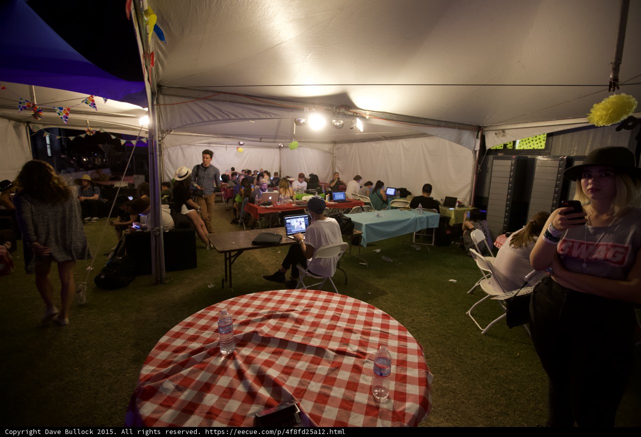 Press Tent Working