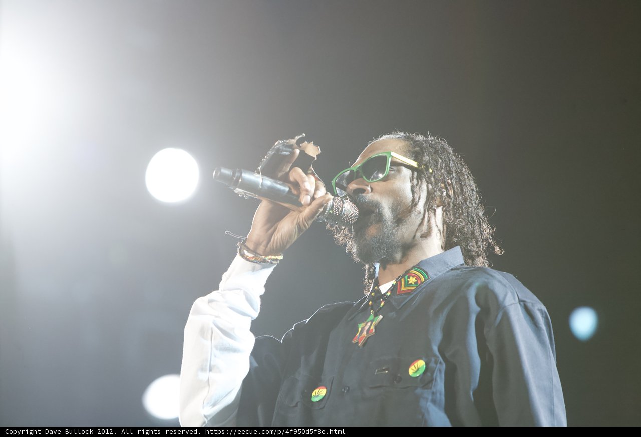 Snoop Dogg Rocks The 2012 Grammy Awards
