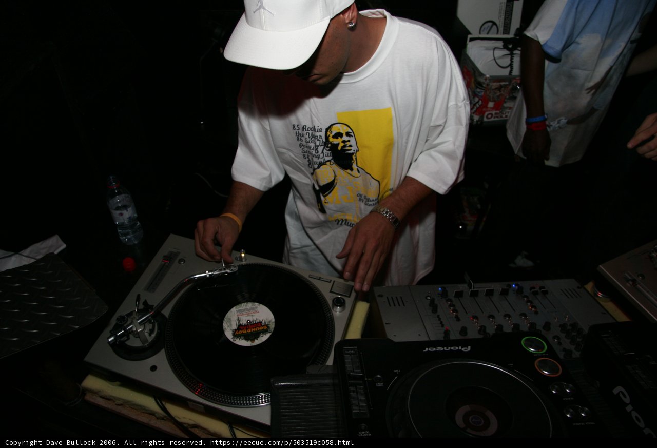 Spinning Tracks with Style