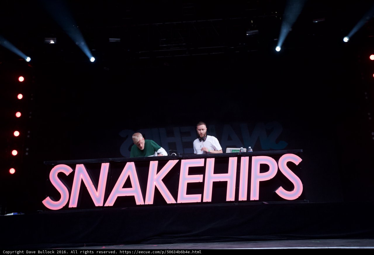 Snakehips take the stage