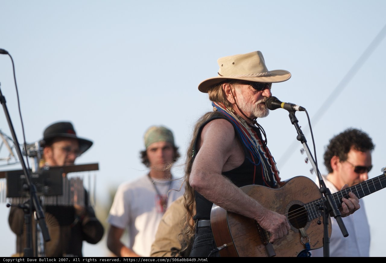Cowboy crooner strums at Coachella