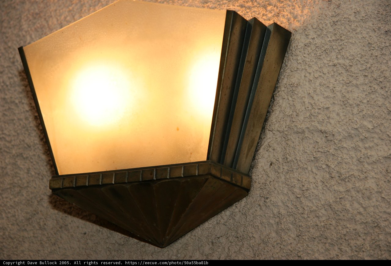 Illuminating Wall-mounted Lamp Fixture