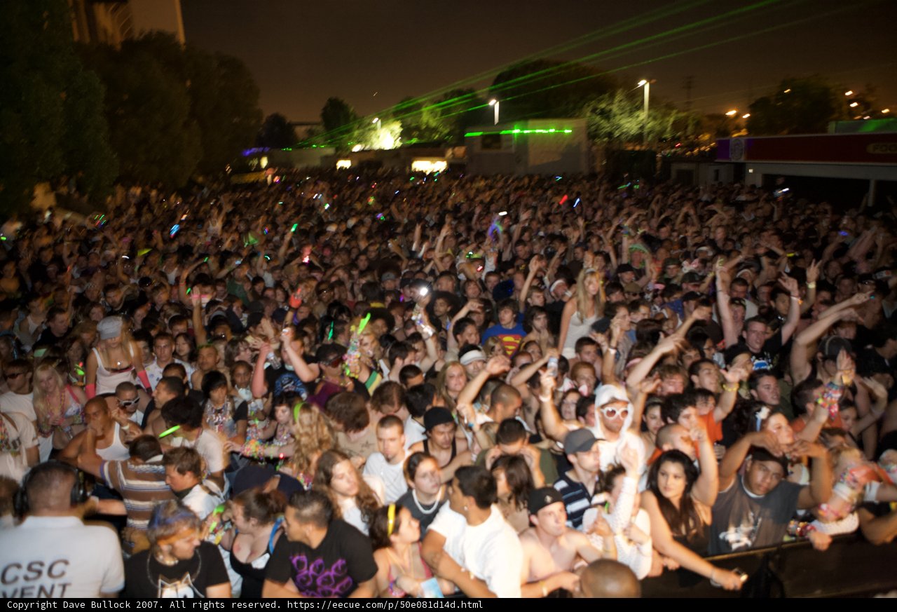 Energetic Crowd at 2007 EDC Concert