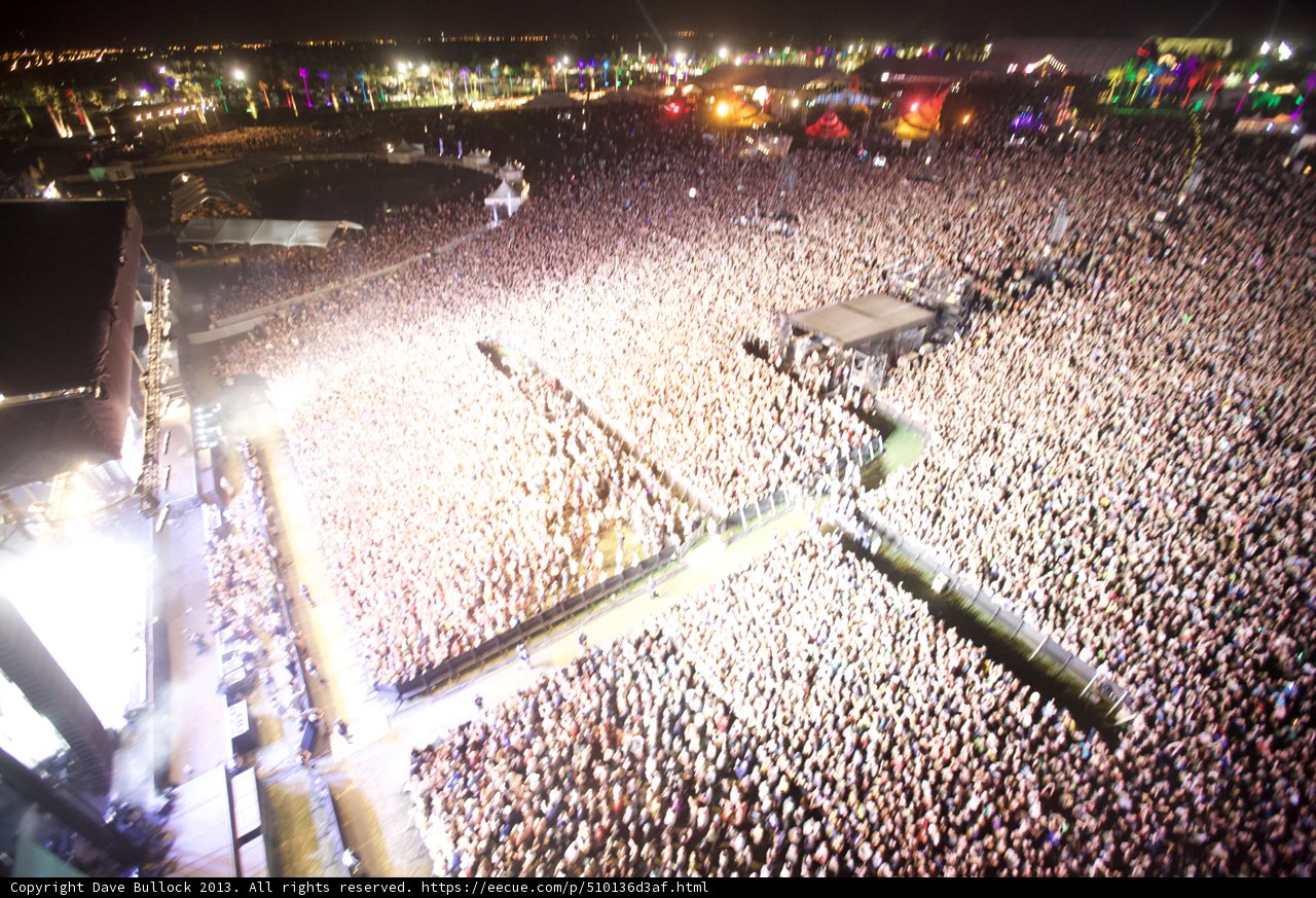 Nighttime Crowd Jam