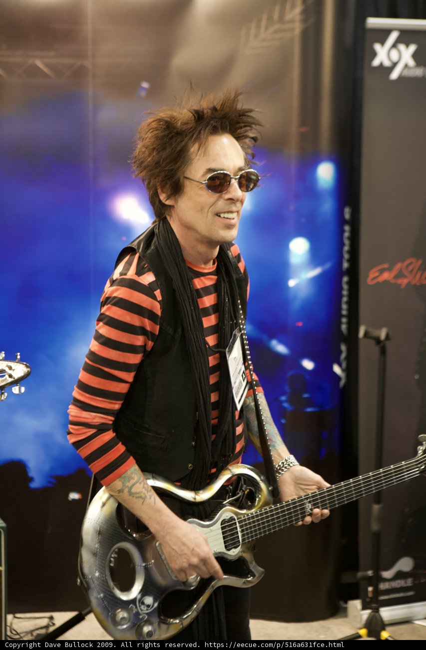 Earl Slick Shreds on His Electric Guitar