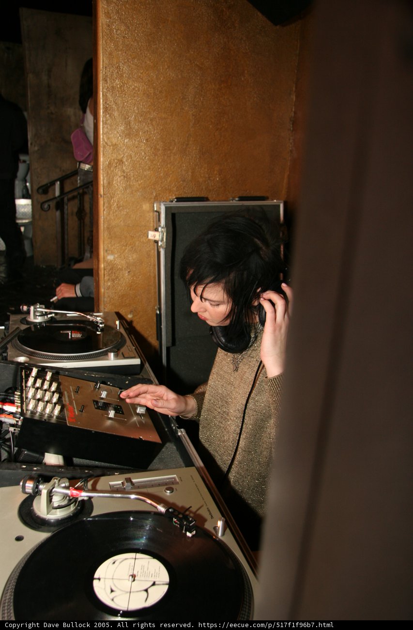 Spinning Grooves