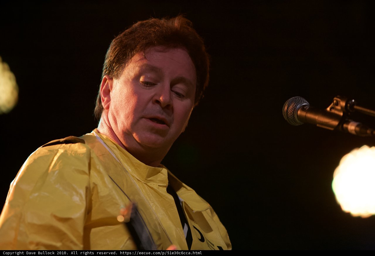 Yellow-shirted guitar man