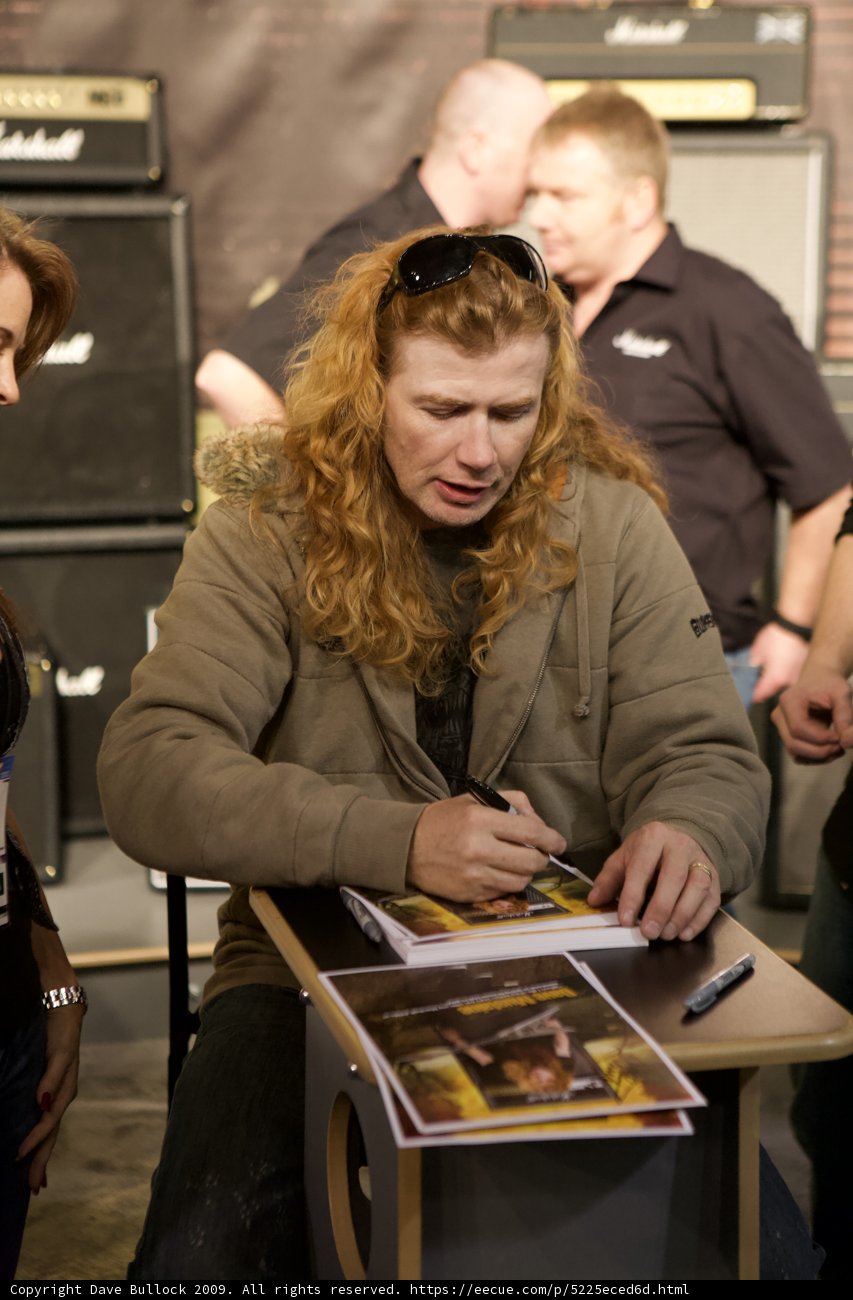 Dave Mustaine Signing Autographs at NAMM 2009