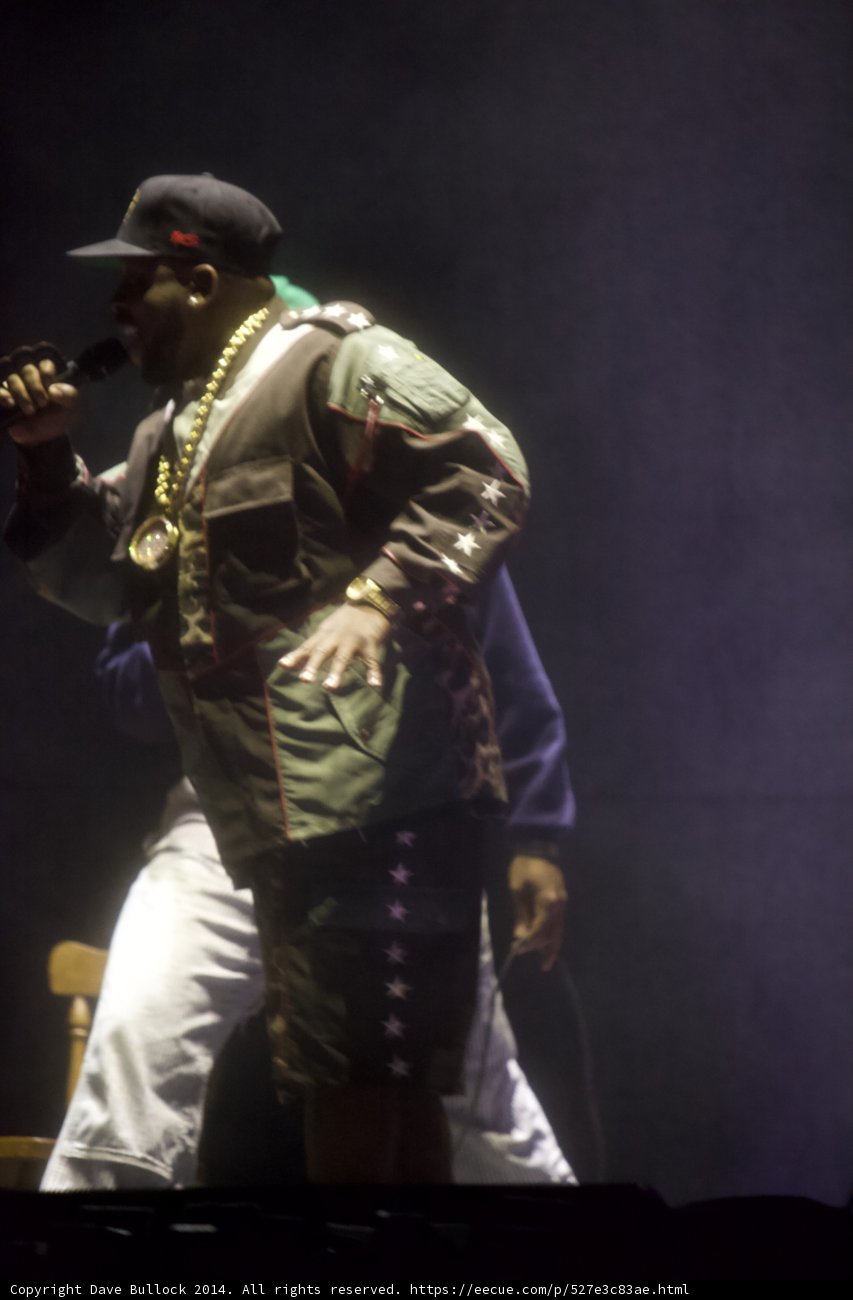Solo Performance in Green Jacket and White Pants