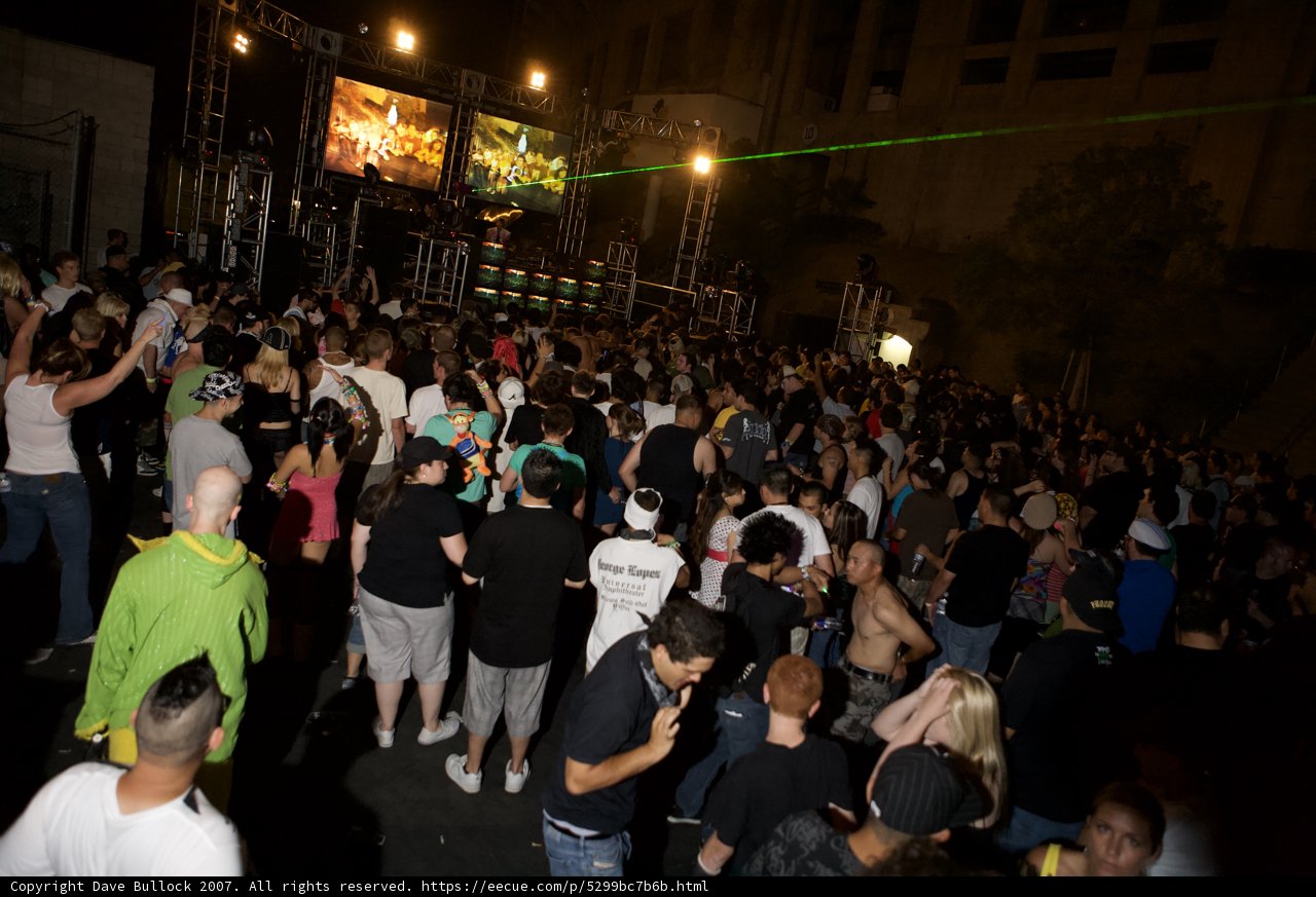 Green Lights and High Spirits at the 2007 EDC Concert