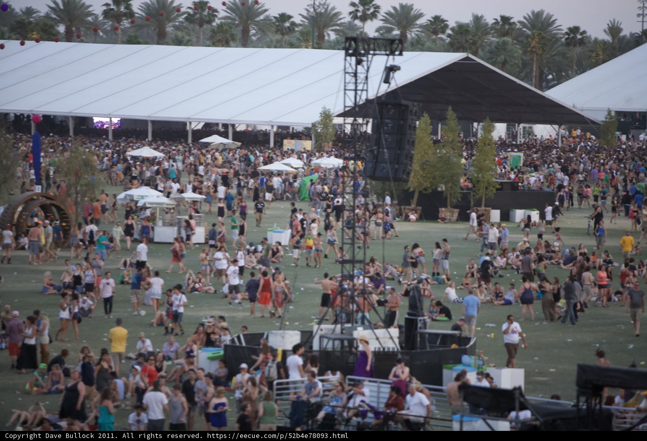 Coachella 2011: A Sea of music enthusiasts