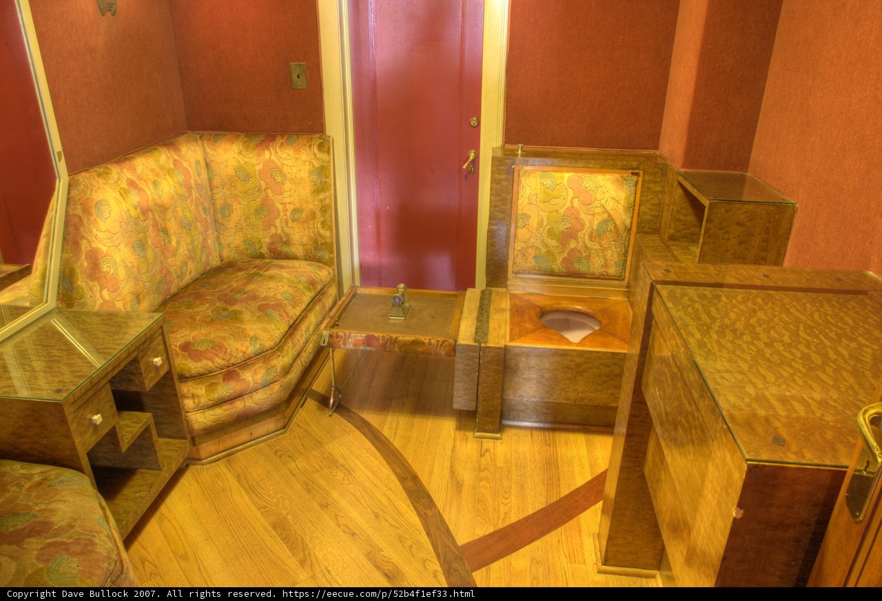 Oviatt Penthouse Waiting Room Bathroom