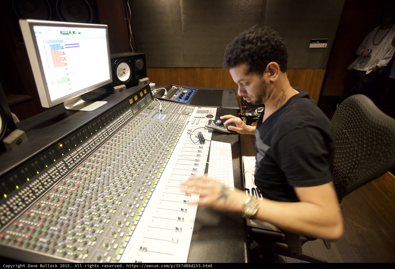 Mixing Tunes in the Music Studio