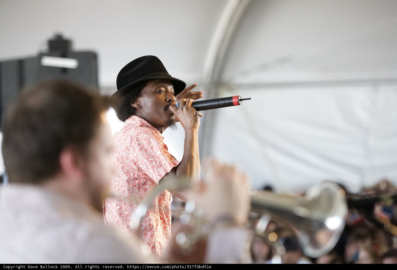 K'naan Warsame wows the crowd at Coachella 2009 with fedora and microphone