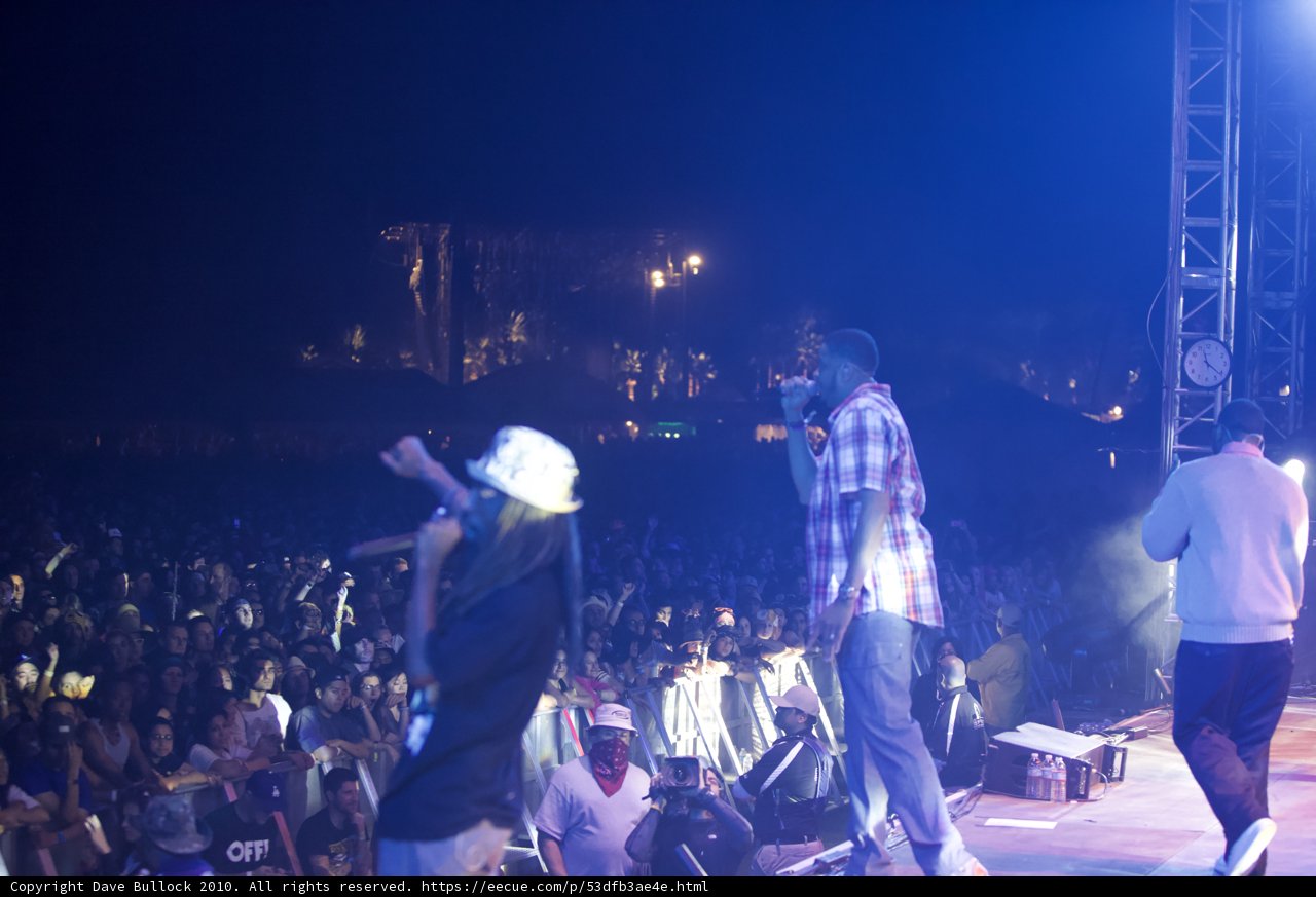Rocking the Stage: A Concert Performance to Remember