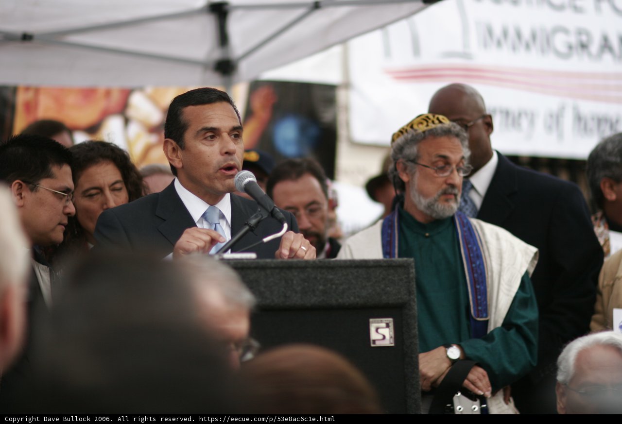 Antonio Villaraigosa Addresses Crowd at Press Conference