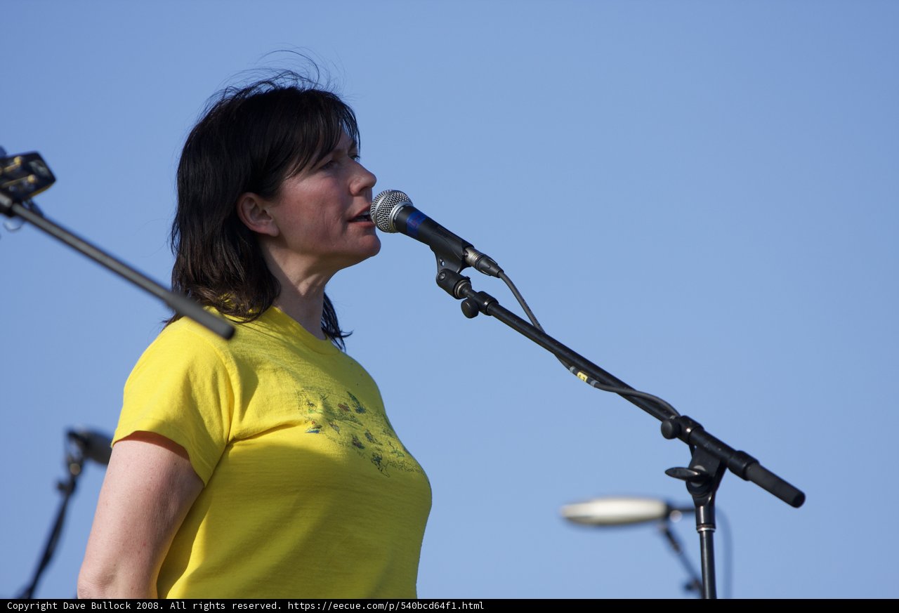 Kelley Deal Rocks Coachella Stage with Two Microphones!