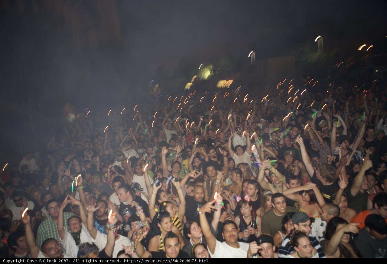 2007 EDC Concert Crowd Goes Wild!
