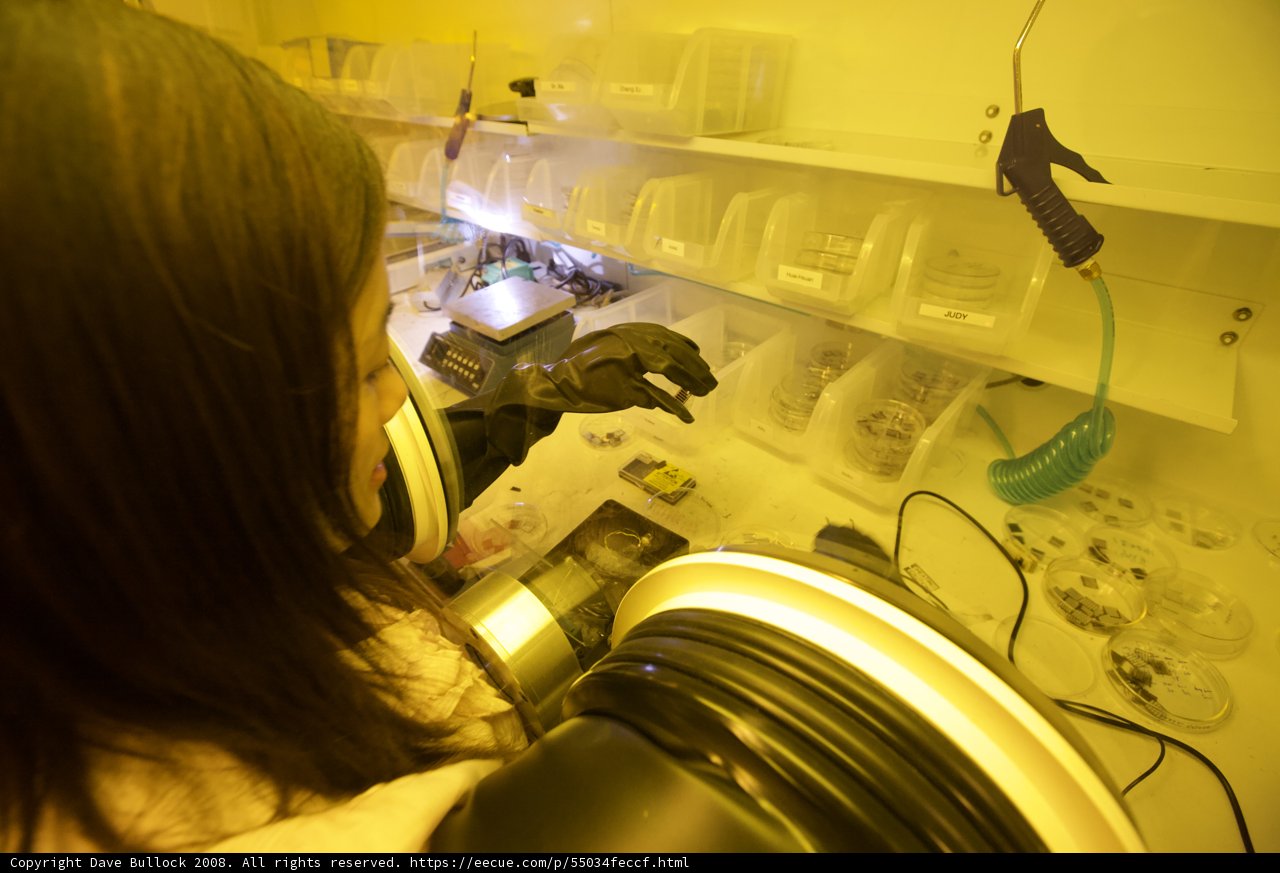 The Science of Small: Exploring Quantum Nanotechnology