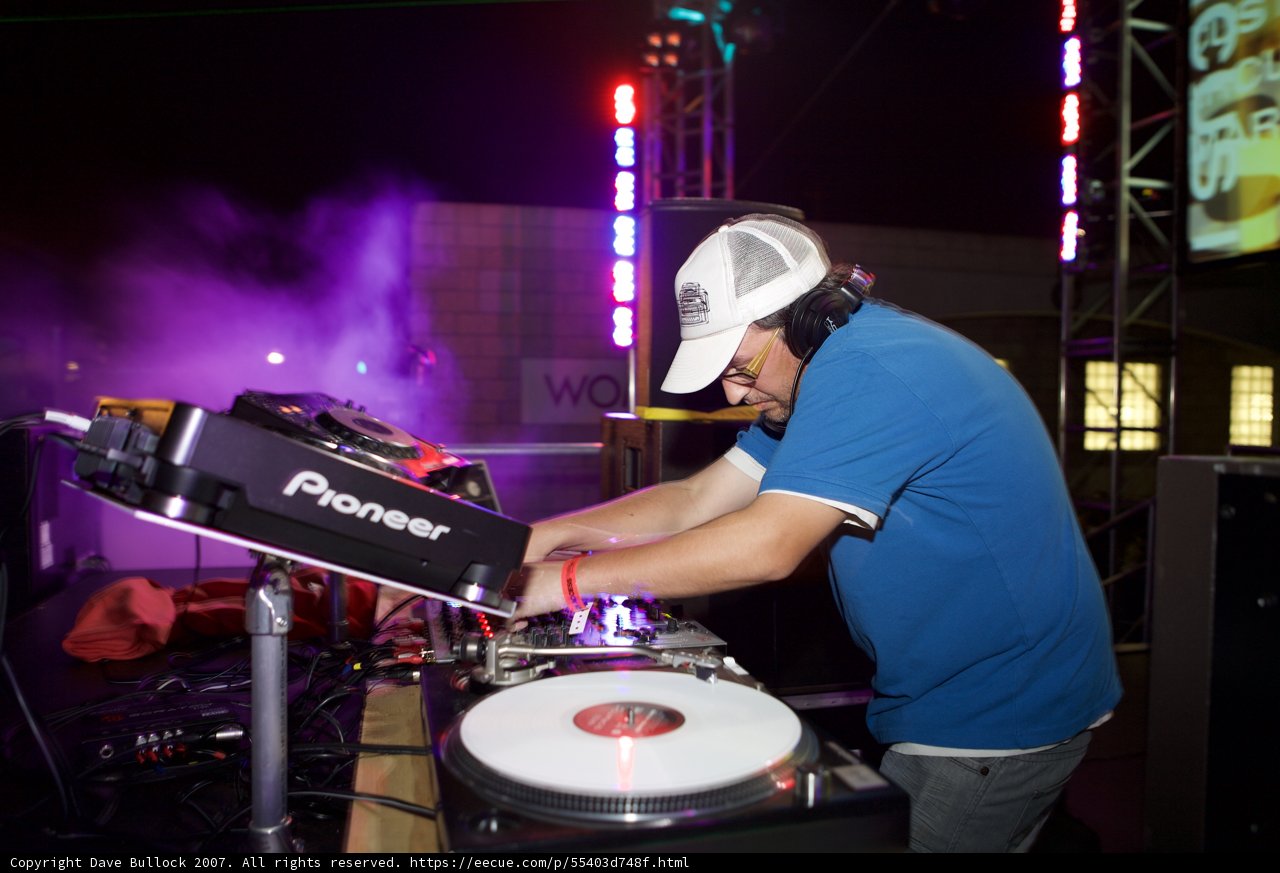 Hat-Topped Deejay Delivers Impressive Performance
