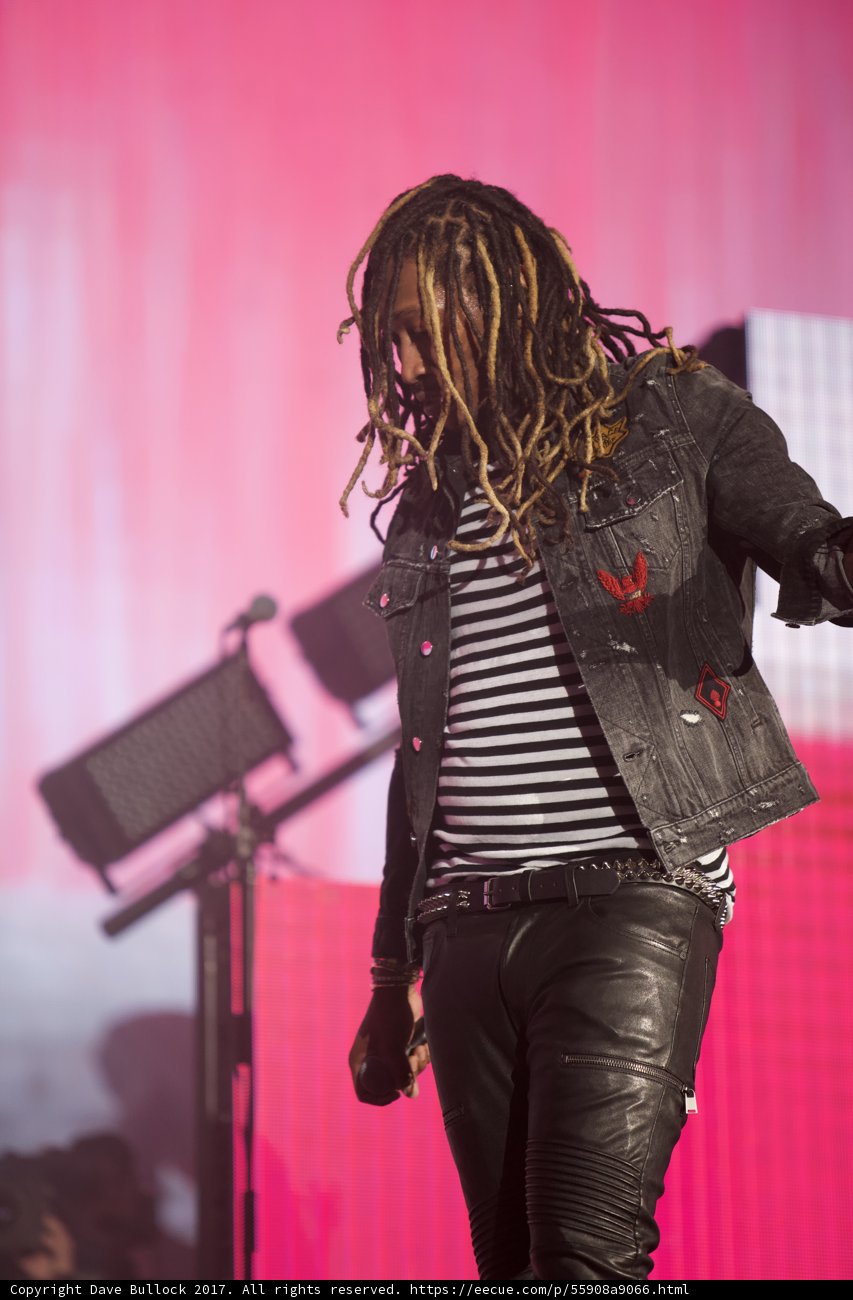 Dreadlocked Performer Rocks the Stage at Coachella 2017