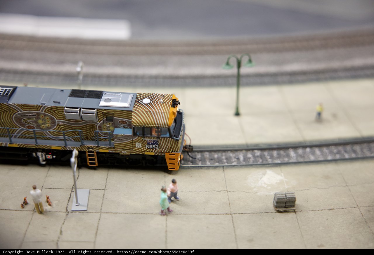Miniature Worlds in Motion