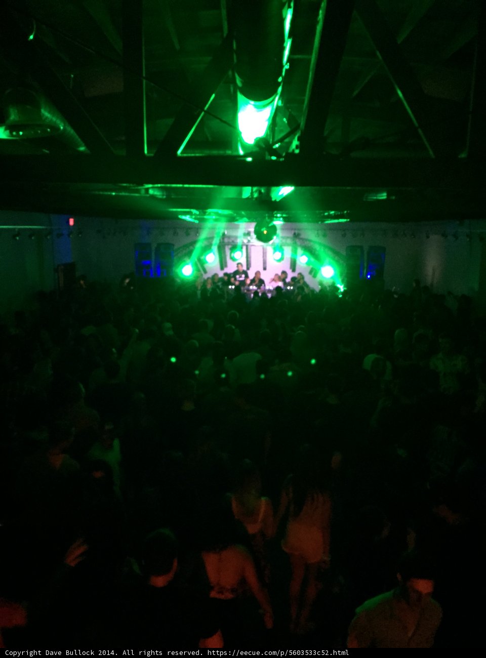 Green Spotlight on the Urban Crowd