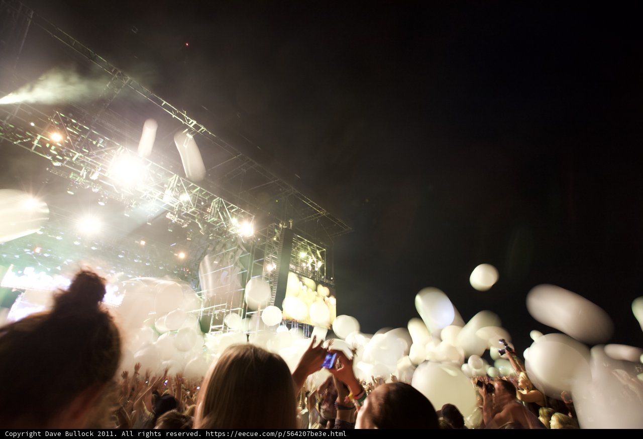 Balloon-filled Concert Night