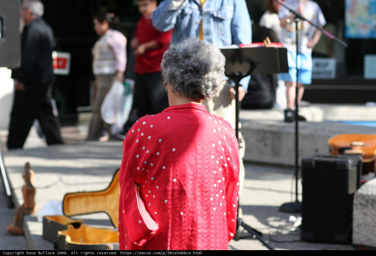 Red-Shirted Pianist Rocks Little Tokyo