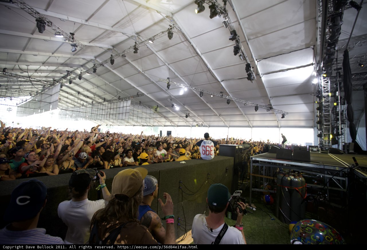 Coachella Crowd Rocks Out to Concert