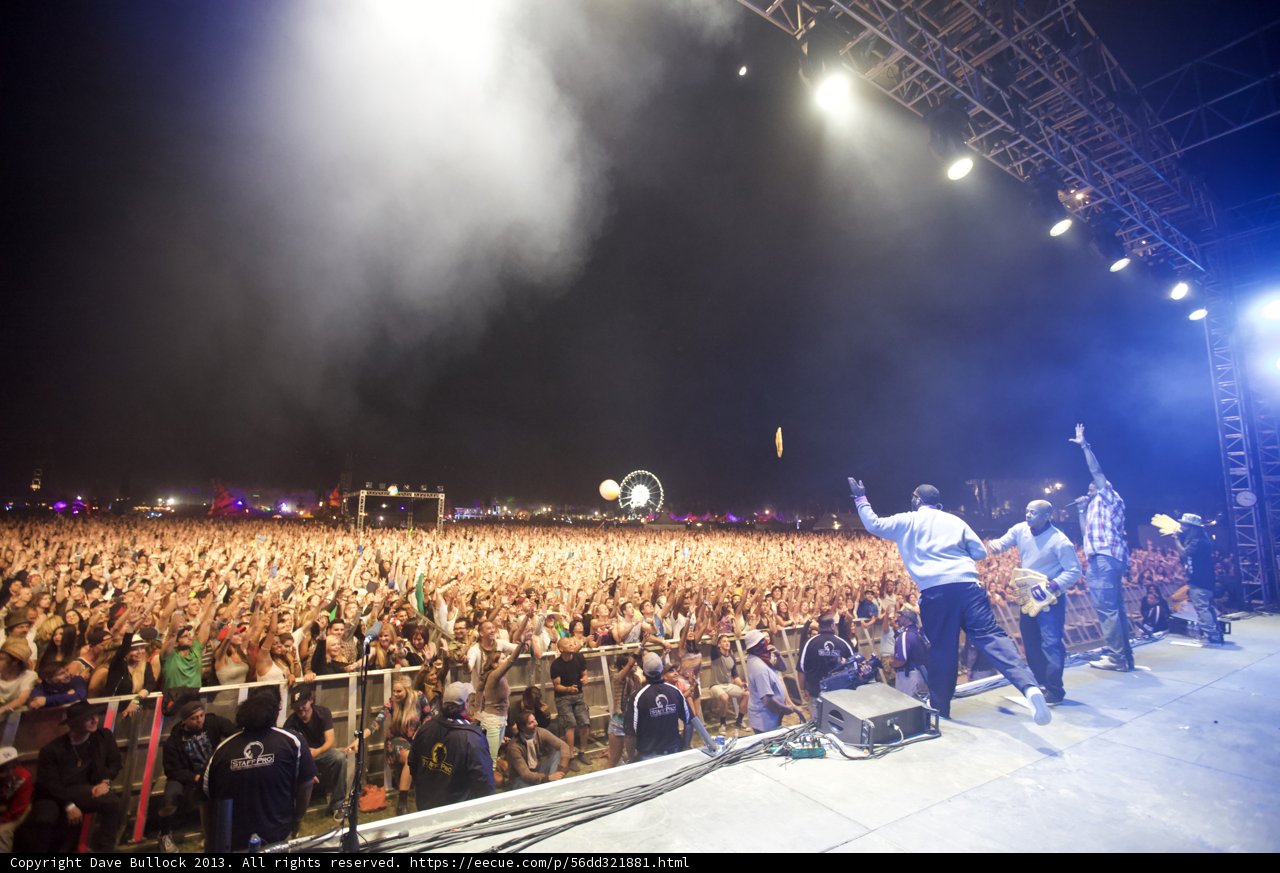 Crowd Goes Wild at Coachella 2013