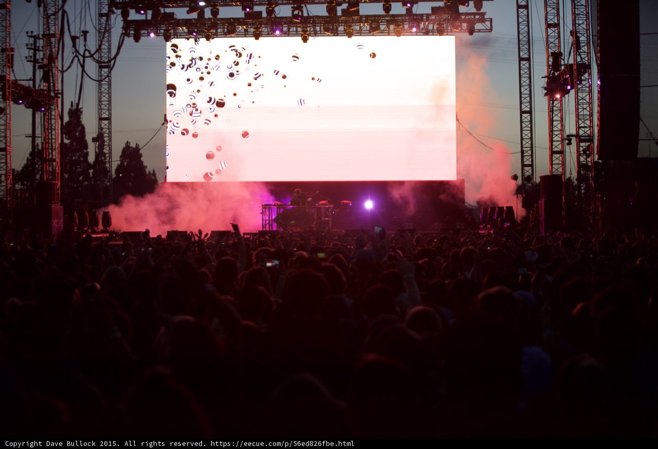 DJ Stage Pink Smoke Spheres